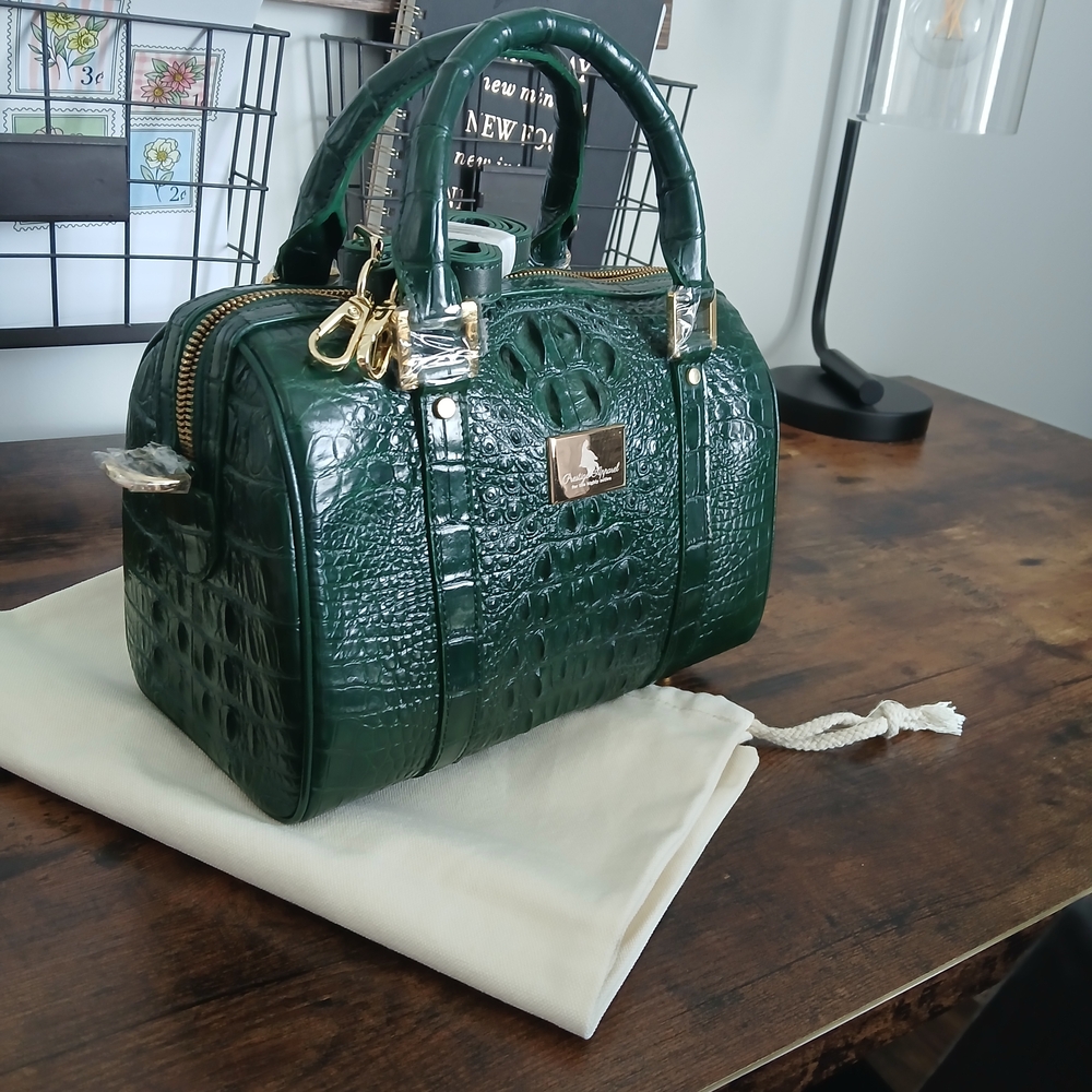 Elegant Green Crocodile-Embossed Handbag